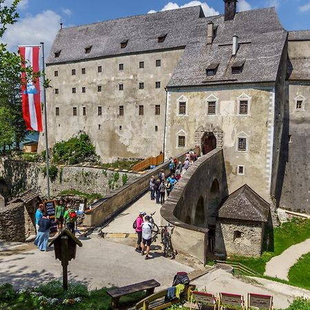 Отель Burg Altpernstein Micheldorf in Oberosterreich Экстерьер фото