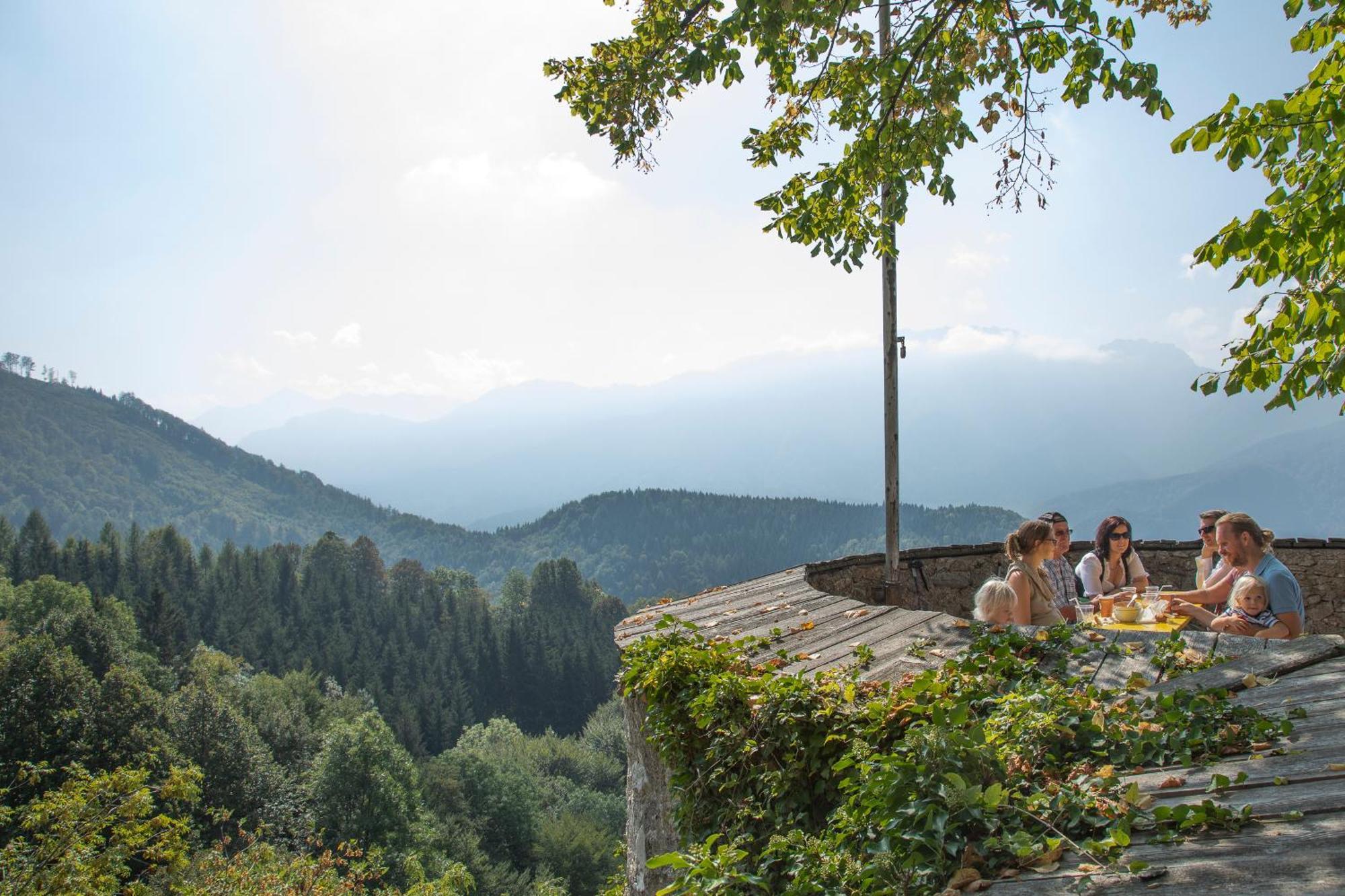 Отель Burg Altpernstein Micheldorf in Oberosterreich Экстерьер фото