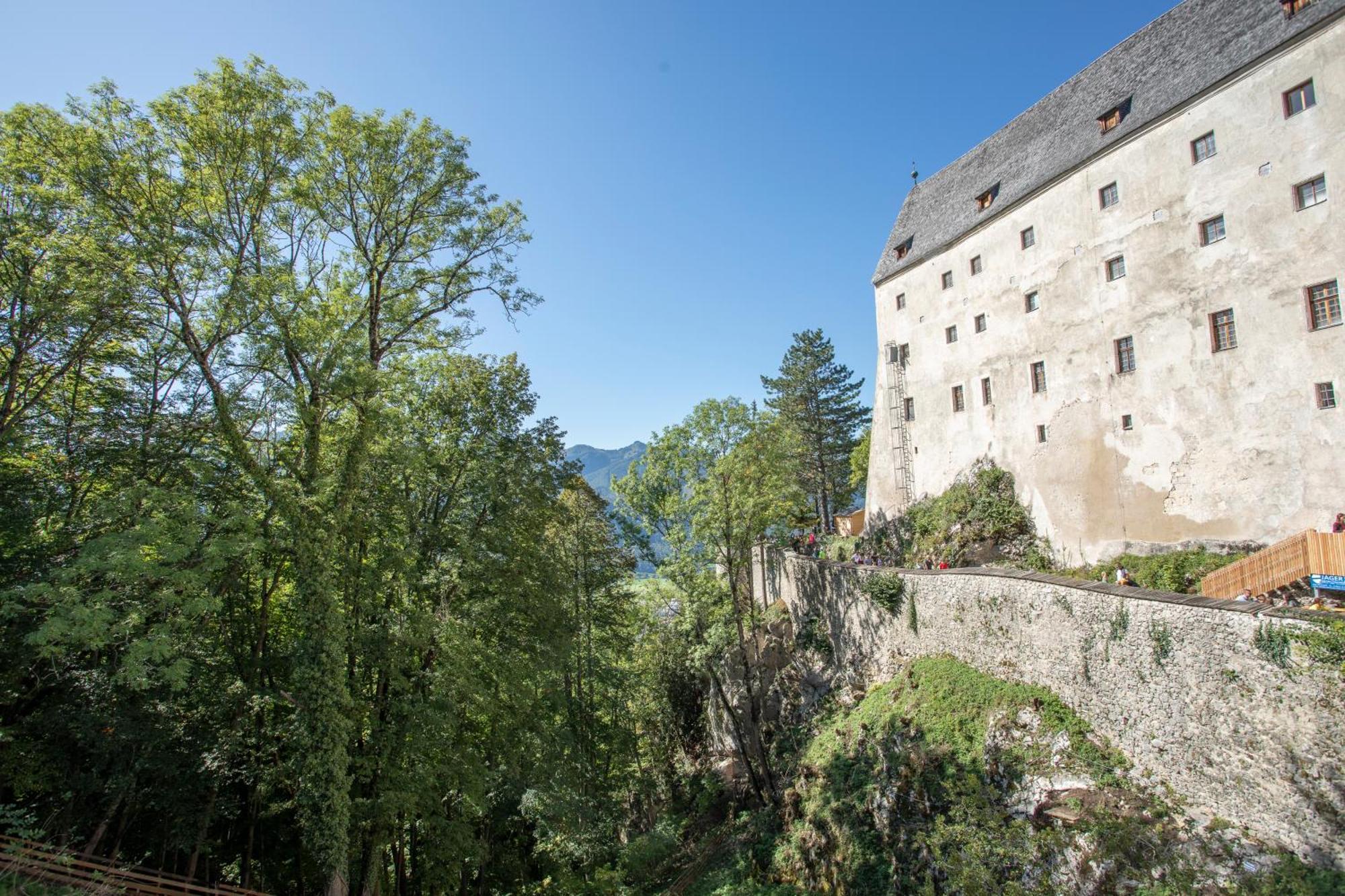 Отель Burg Altpernstein Micheldorf in Oberosterreich Экстерьер фото