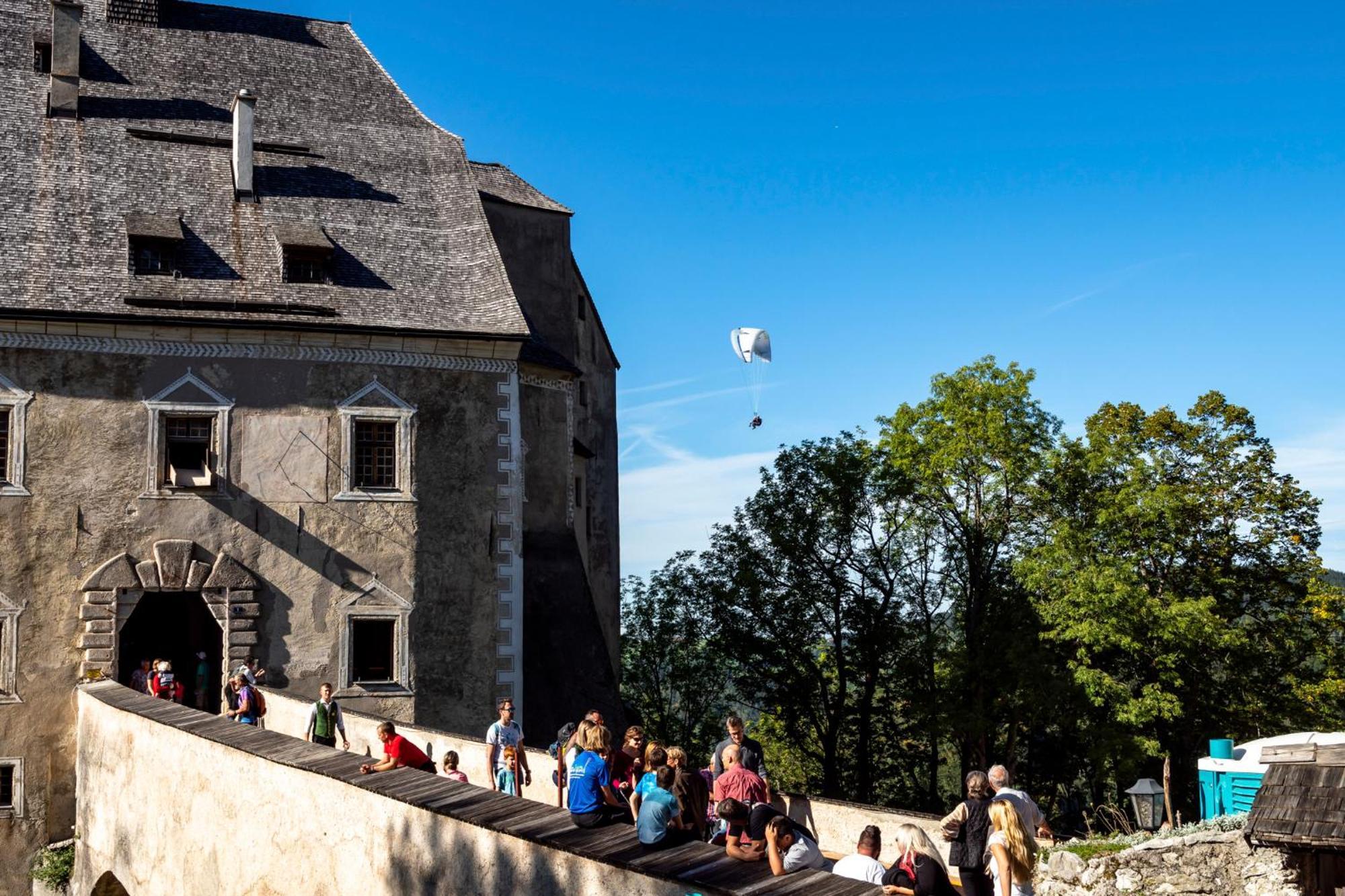 Отель Burg Altpernstein Micheldorf in Oberosterreich Экстерьер фото