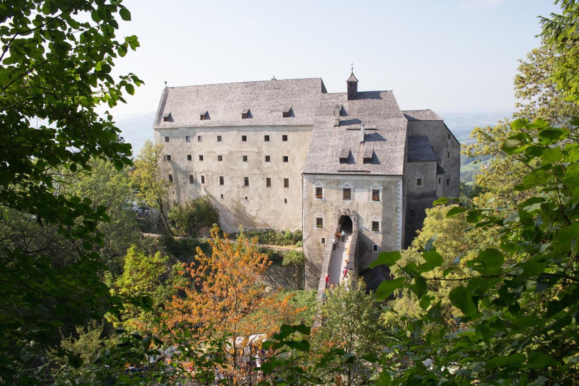 Отель Burg Altpernstein Micheldorf in Oberosterreich Экстерьер фото